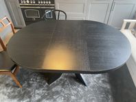 Snyggt och praktiskt matbord!