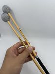 Vic Firth Sig-serie M223 - Medel hårda mallets