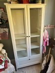 Smådal IKEA vitrinskåp/barngarderob