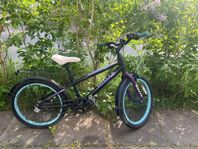 Barncykel, 20 tum och 3 växlar. Fotbroms OCH handbroms.