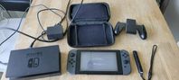 Nintendo Switch (första versionen) med resefodral