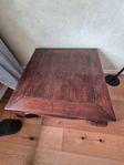 soffbord samt ett sidobord 