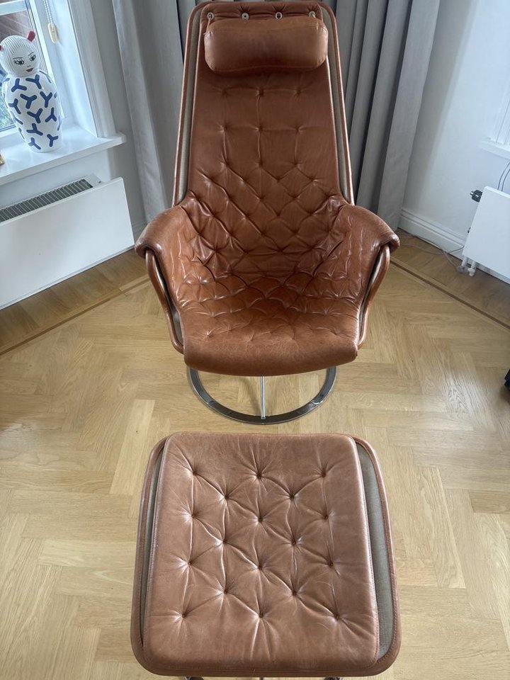 Fåtölj med fotpall från Bruno...
