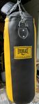 Everlast boxningssäck med handskar
