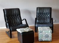 Skinnfåtöljer med fotpall