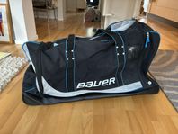 Bauer hockytrunk/väska med hjul och handtag