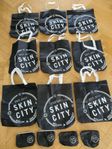 Skincity påse inkl necessär 50kr styck. Nya