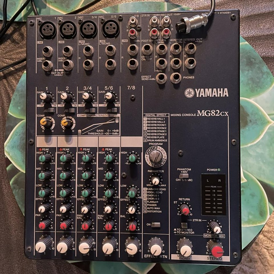 Mixer Yamaha MG82CX