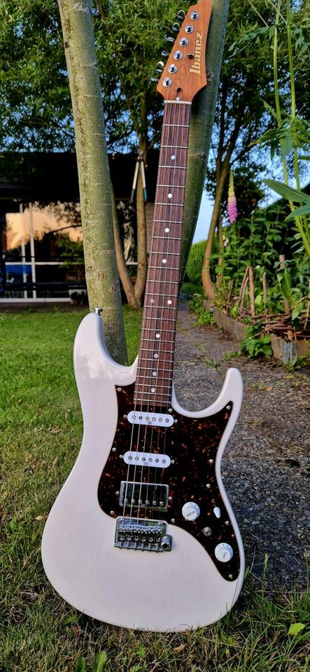 Ibanez AZ2204N 