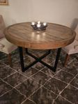 Woodenforge samt 4 stolar