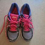 Asics skor