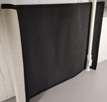 Heltäckningsmatta i svartbrunvit färg