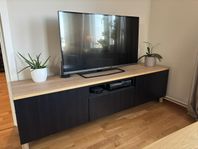 TV-bänk Bestå med ben och toppskiva i ek