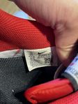 Nike Air Force 1 LV8 Red Satin – EUR 44 – Använda men f