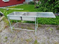 Stor tvättbänk / diskho. Dubbla hoar. Kanske till uteköke
