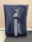 Adidas slag och spark kudde