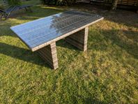 Utebord 145x85cm Nyskick. Kvalitativt bord med glasskiva