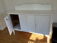 Antik skänk, vitmålad