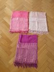 3 st nya sjalar väldigt glamourösa. 220kr nya.