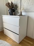 Vit byrå från IKEA 