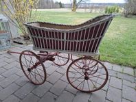 Antik korgvagn,pittoreskt 