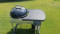 En äkta Weber Performer deluxe i fint skick 