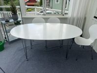Ovalt matbord med 8 st stolar