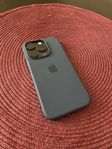iPhone 15 Pro 256 GB Blå Titan I nyskick med originalskal
