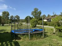 Studsmatta skänkes