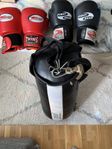 Boxningssäck o boxningshandskar