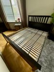 Stilren sängram med gavel, HEMNES (IKEA)