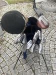 en Nike golfbag med 13 klubbor