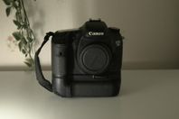 Canon EOS 7D (med batterigrepp)