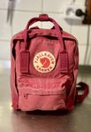 Röd Fjällräven Kånken ryggsäck mini