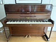 Engelskt Piano Kemble bortskänkes