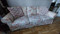 3-sitssoffa med bord