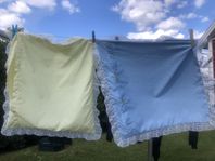 2 äldre örngott i nylon , 68kr65 cm härliga pastellfärge