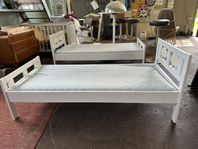 Juniorsäng IKEA Kritter (finns 2 st)