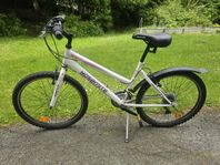 Yosemite barncykel 24 tum med 18 växlar 