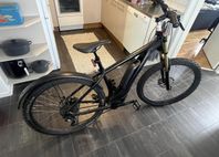 El-mountainbike i mycket fint skick – Redo för äventyr!