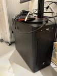Gamingdator med full set (två skärmar och gamingstol osv)