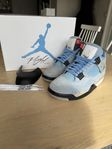 Air Jordan 4 UNC