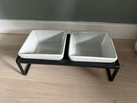 Liten matbar med keramikskålar
