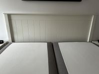 Sänggavel 160 cm och 2 sängbord