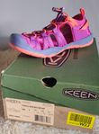 Keen moxie vandringssandal strl 32/33