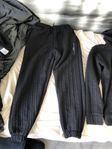 Pyjamas / Tjocktröja och tjockbyxor som passar och säljs t