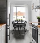 Köksbord och fyra köksstolar