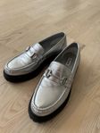 höga silver loafers 