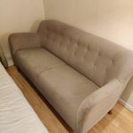 Grå soffa