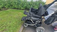 Tvillingvagn med ståbräda bakifrån